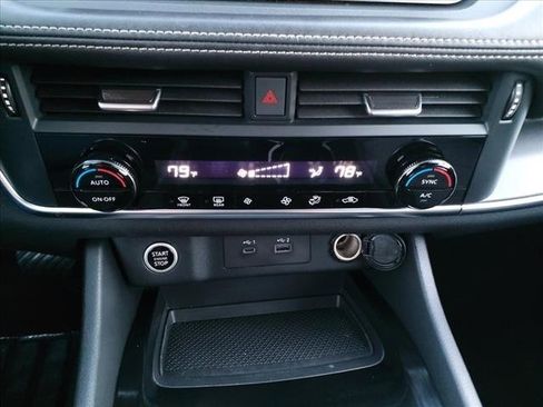 Used 2023 Nissan Rogue SV image 22