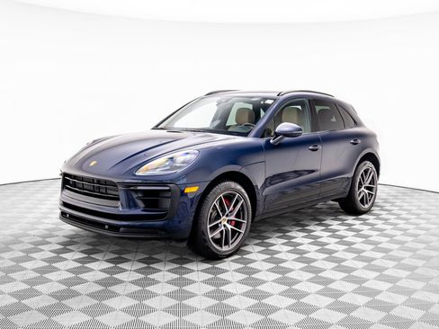 Certified 2022 Porsche Macan S image 1