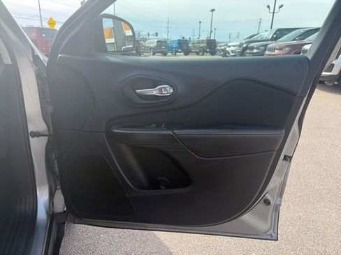 Used 2015 Jeep Cherokee Latitude w/ Comfort/Convenience Group image 47