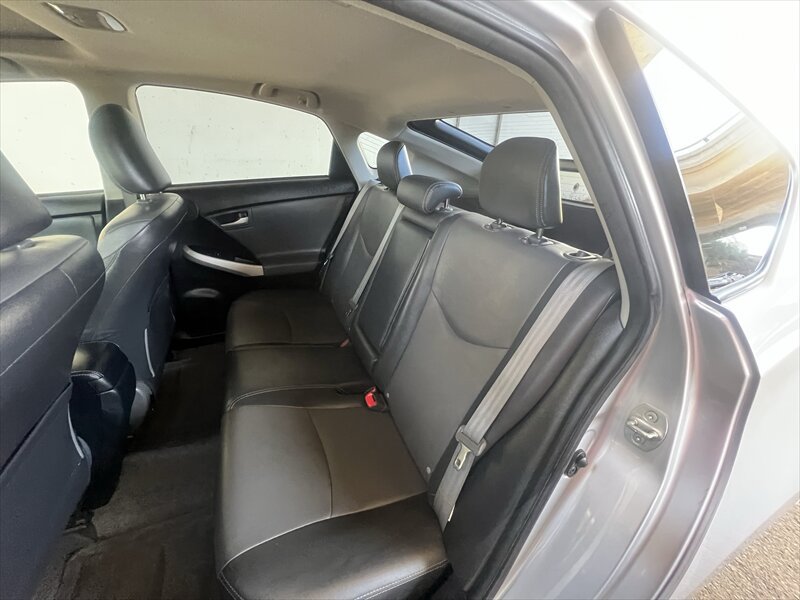 Used 2013 Toyota Prius Four w/ Deluxe Solar Roof Pkg FWD image 23