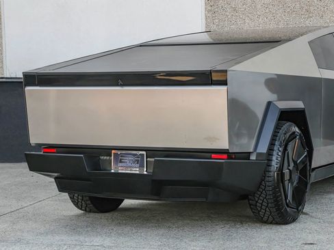 Used 2024 Tesla Cybertruck Cyberbeast AWD/4WD image 12