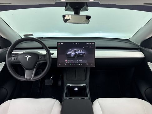 Used 2022 Tesla Model Y Long Range image 18