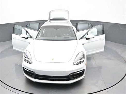 Used 2023 Porsche Panamera 4 image 32