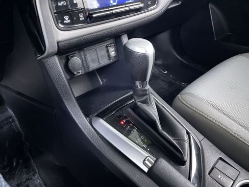 Used 2017 Toyota Corolla LE w/ LE Premium Package w/Moonroof FWD image 17