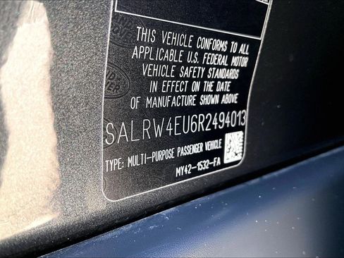 Used 2024 Land Rover Discovery Metropolitan Edition image 33