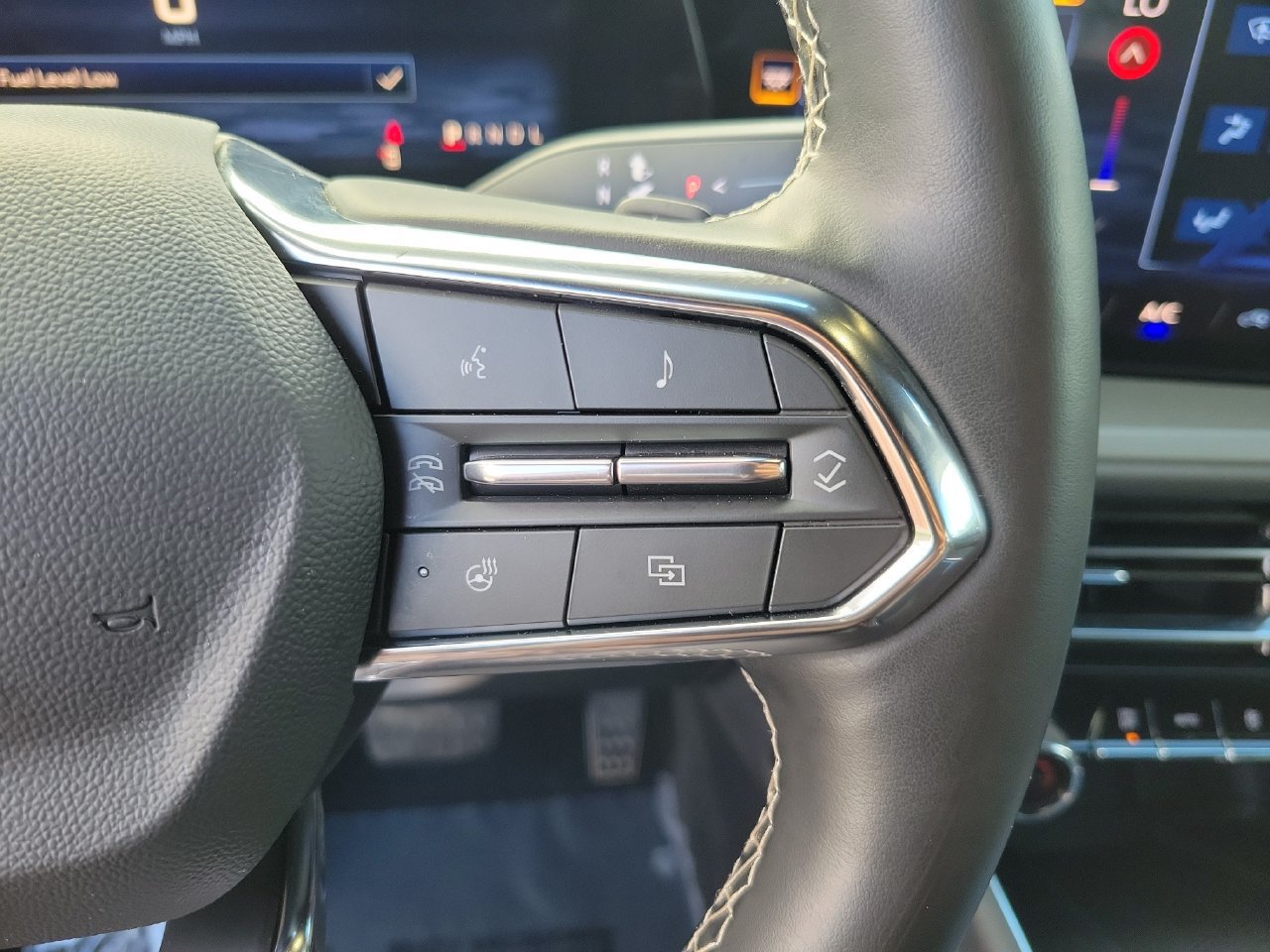 Certified 2026 Chevrolet Traverse LT FWD image 20