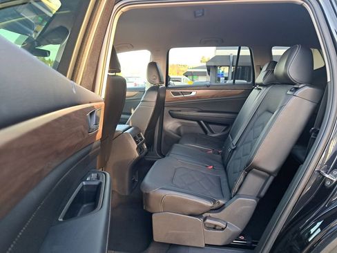 Used 2024 Volkswagen Atlas SE image 24