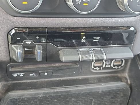 Used 2019 RAM 1500 Big Horn AWD/4WD image 15