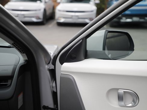 Used 2024 Hyundai Ioniq 5 SE image 8