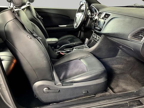 Used 2011 Chrysler 200 S FWD image 25