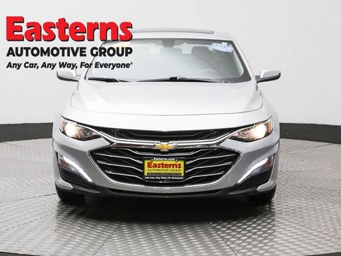 Used 2022 Chevrolet Malibu LT image 2