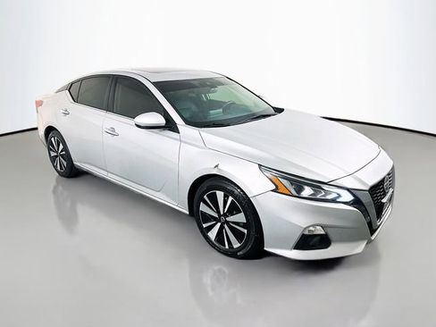 Used 2020 Nissan Altima 2.5 SL FWD image 1