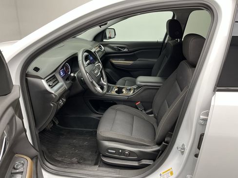 Certified 2023 GMC Acadia SLE w/ Driver Convenience Package image 3