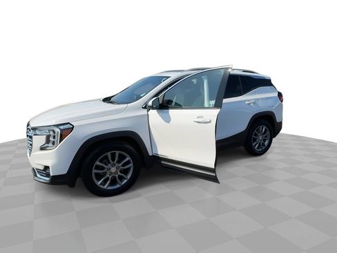 Used 2022 GMC Terrain SLT w/ Tech Package FWD image 5