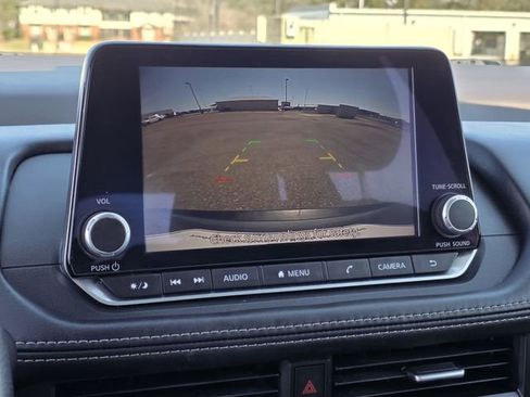 Used 2023 Nissan Rogue SV image 10