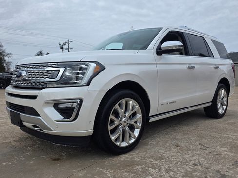 Used 2019 Ford Expedition Platinum image 2