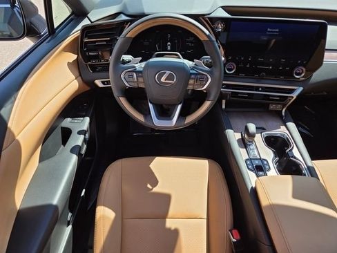 Used 2025 Lexus RX 350 Premium w/ Convenience Package AWD/4WD image 4