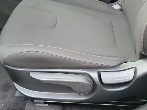 Certified 2025 Hyundai Elantra SEL image 17