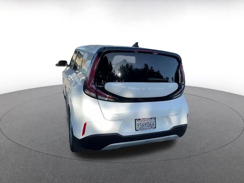 Used 2025 Kia Soul LX w/ LX Technology Package image 11