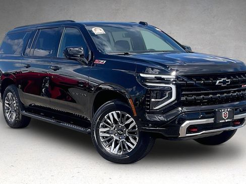 Used 2025 Chevrolet Suburban Z71 AWD/4WD image 2