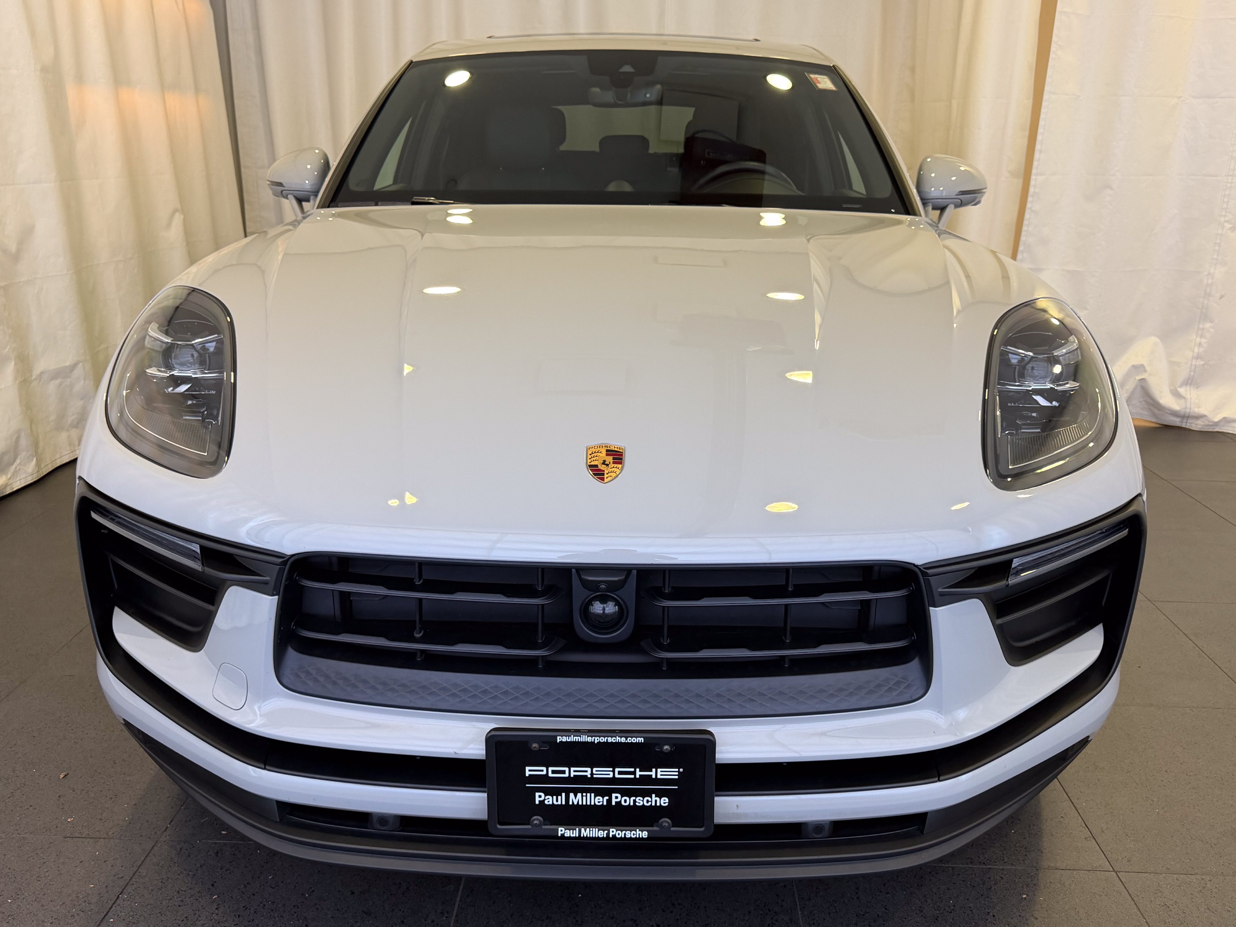 Certified 2026 Porsche Macan AWD/4WD image 6