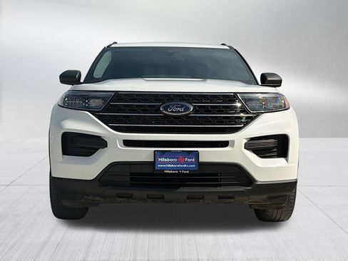 Used 2023 Ford Explorer XLT RWD image 2