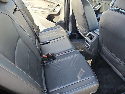 Used 2020 Volkswagen Tiguan SE image 11