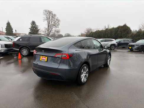 Used 2023 Tesla Model Y Long Range image 2