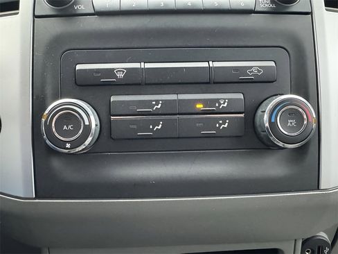 Used 2018 Nissan Frontier SV image 15