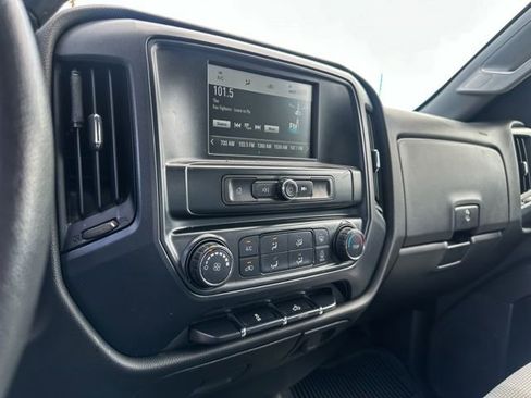 Used 2018 Chevrolet Silverado 1500 Custom w/ Custom Value Package AWD/4WD image 17