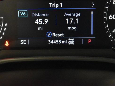 Used 2021 Cadillac XT5 Premium Luxury w/ LPO, Floor Liner Package image 24