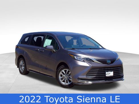 Used 2022 Toyota Sienna LE FWD image 1
