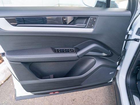 Certified 2026 Porsche Cayenne AWD/4WD image 10