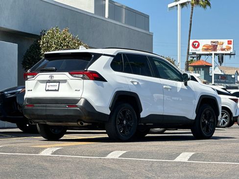 Used 2025 Toyota RAV4 XLE FWD image 5