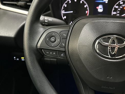 Used 2025 Toyota Corolla LE image 29