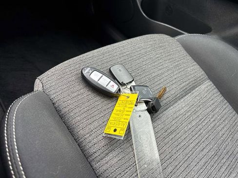 Used 2021 Nissan Rogue S image 26