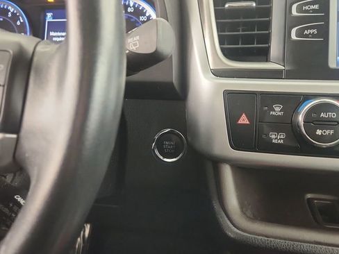 Used 2018 Toyota Highlander XLE image 19