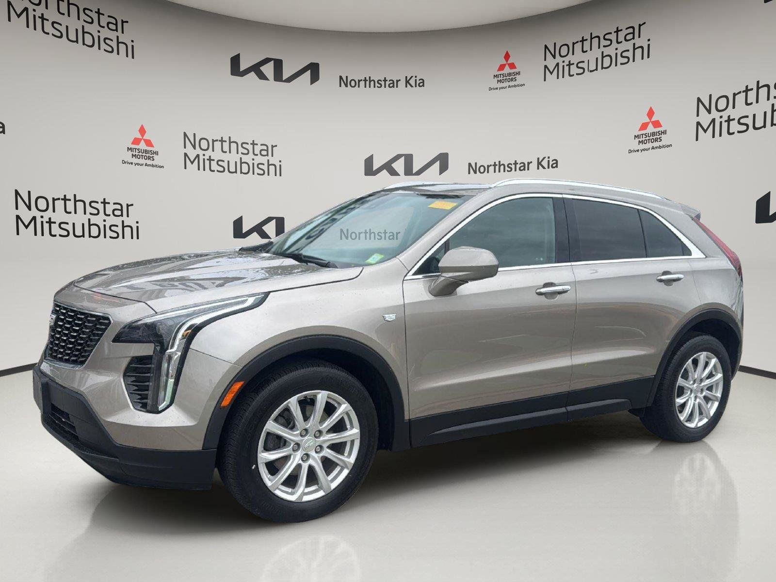 Used 2022 Cadillac XT4 Luxury w/ Cold Weather Package AWD/4WD image 1