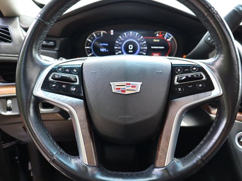 Used 2017 Cadillac Escalade Premium Luxury RWD image 25