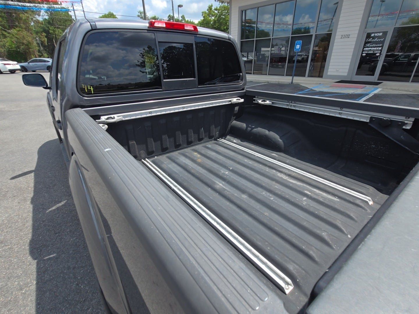 Used 2020 Nissan Frontier SV RWD image 12