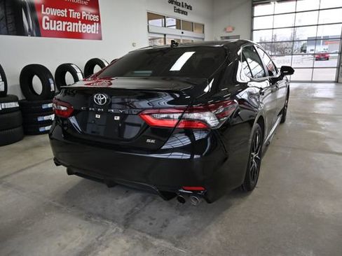 Used 2022 Toyota Camry SE image 6
