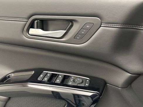 New 2026 Nissan Pathfinder Platinum AWD/4WD image 18