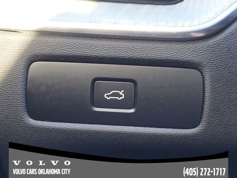 Certified 2025 Volvo XC60 B5 Plus w/ Protection Package Premier image 21