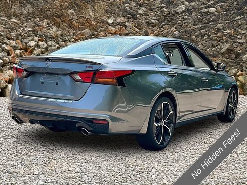 Used 2023 Nissan Altima 2.5 SR FWD image 2