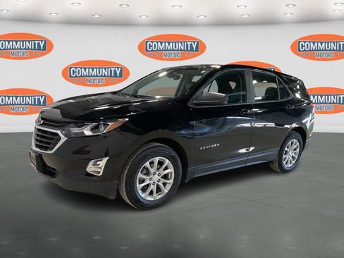 Used 2021 Chevrolet Equinox LS image 2