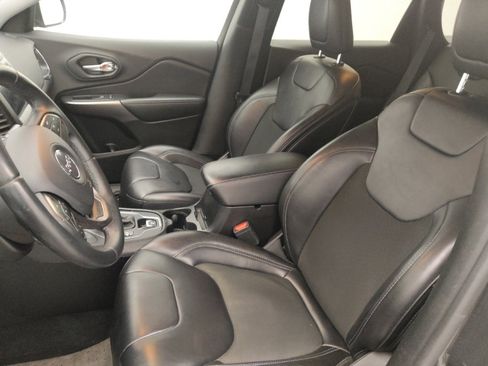 Used 2019 Jeep Cherokee Latitude Plus image 17