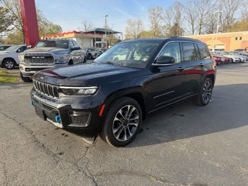 Used 2022 Jeep Grand Cherokee Overland image 3