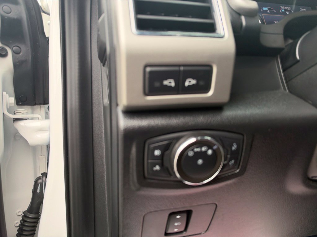 Used 2020 Ford F250 Lariat w/ Lariat Value Package AWD/4WD image 17