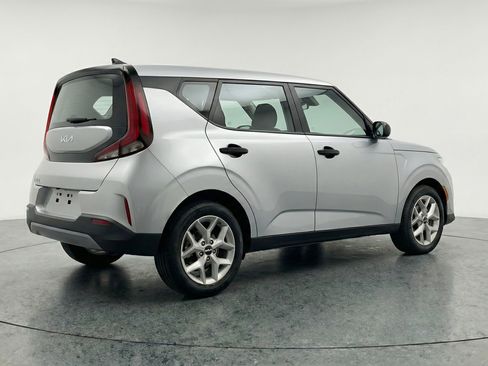 Used 2025 Kia Soul LX w/ LX Technology Package FWD image 9