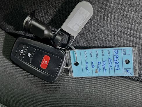 Used 2025 Toyota RAV4 XLE image 36